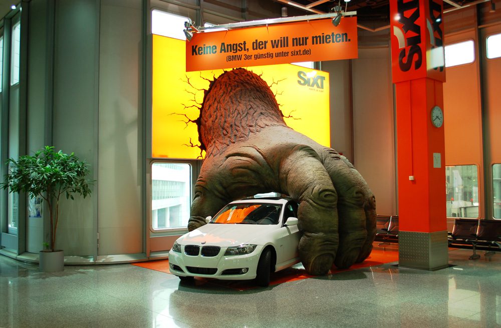 publicidad-marketing-guerrilla-sixt El marketing de guerrilla busca impactar al público mediante acciones creativas