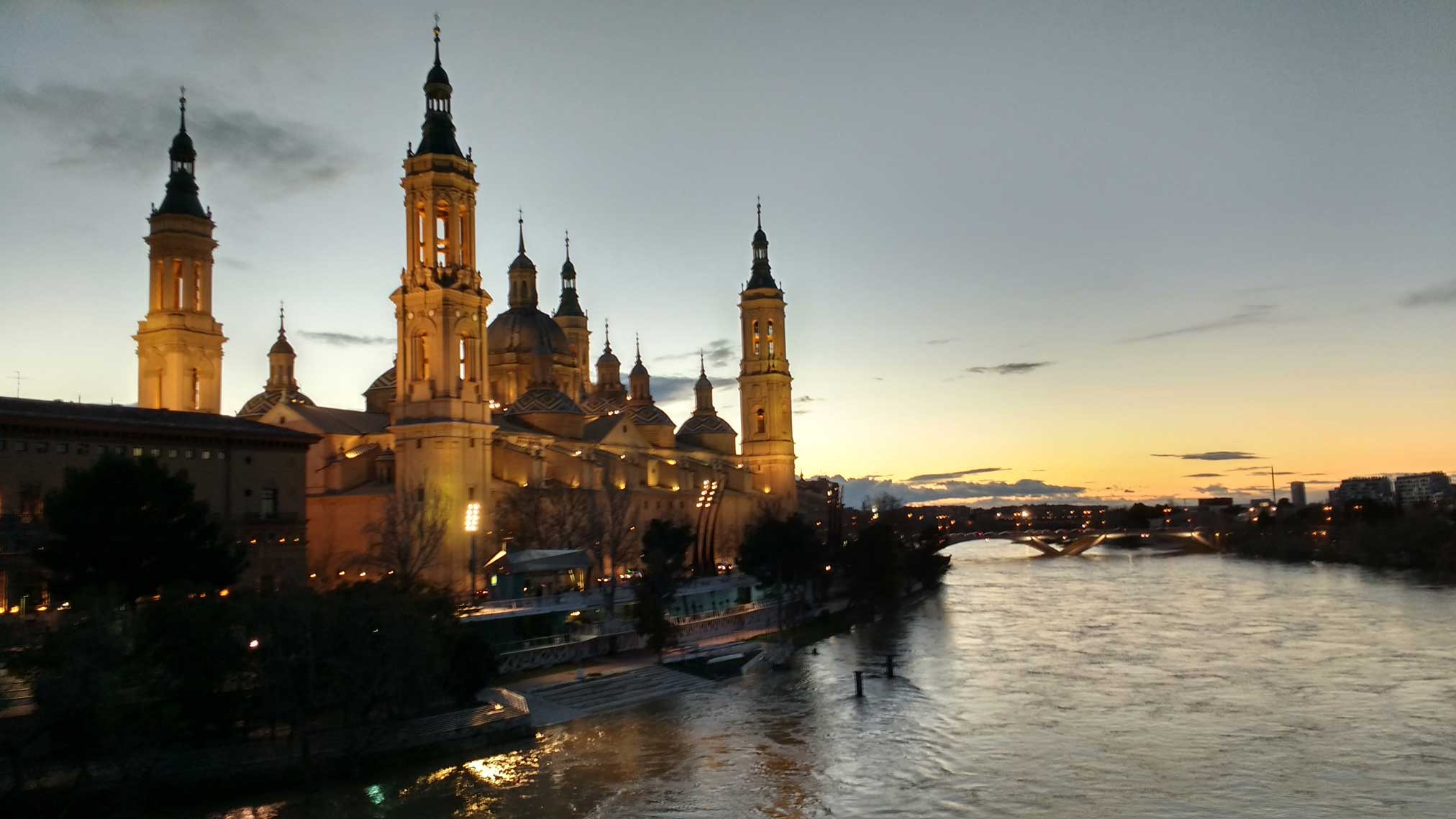 Basilica of our lady of the pilar at night in Zaragoza.
