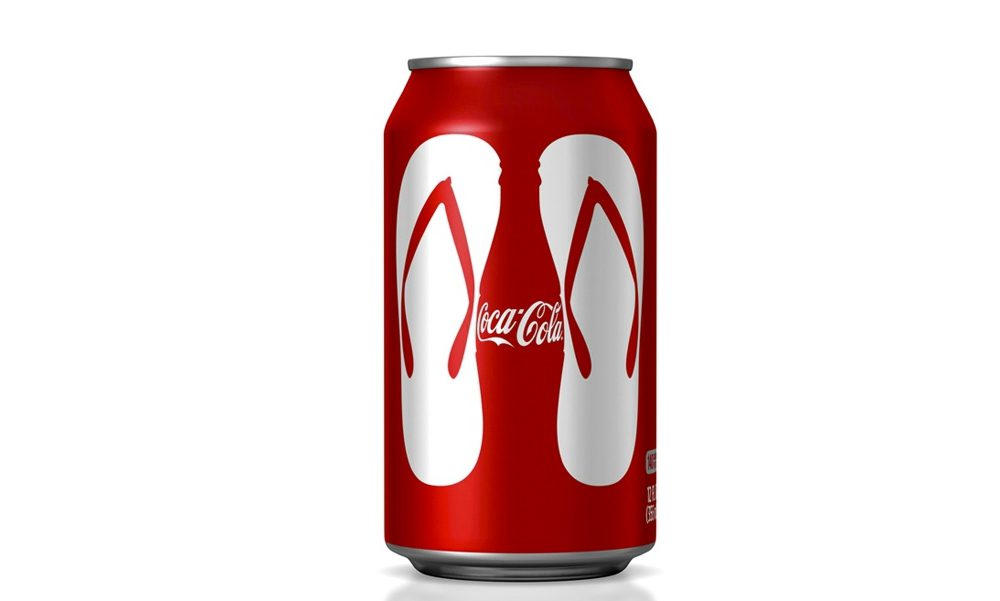 Coca-cola lanza nuevos diseños de envases con motivos veraniegos cada año.
