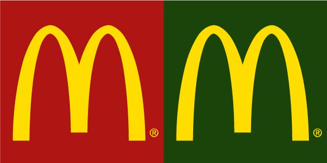 Hace unos años que el logotipo de McDonalds luce diferente en Europa.