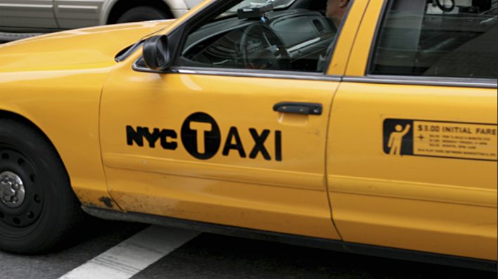 logotipos-nuevo-diseno-de-logotipo-NYC-taxi Aplicación el nuevo logotipo en los famosos taxis amarillos