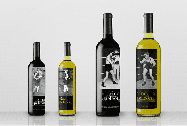 Esta marca juega con el término de "vino peleón" para su etiqueta de vino. Un diseño pícaro y con sentido del humor.