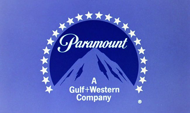 Diseño de logotipo de Paramount Pictures donde aparecen las 24 estrellas que representaban los actores contratados por la empresa.