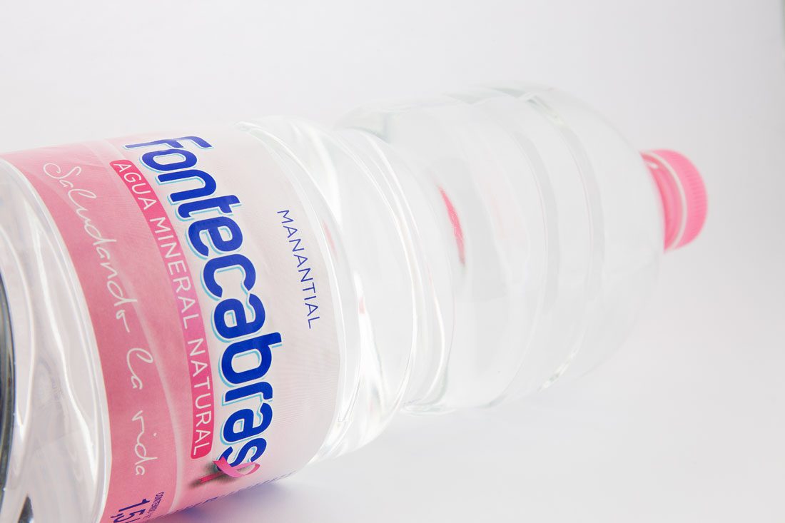 Diseño de etiqueta con motivo del día contra el cáncer de mama