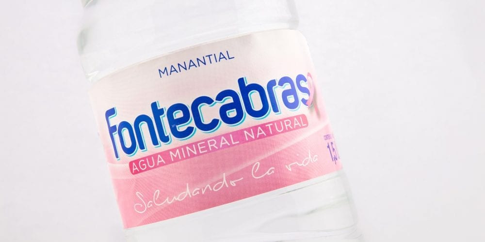 Diseño de etiqueta con motivo del día contra el cáncer de mama