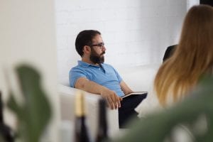 Sergio reunido en Estudio Mique